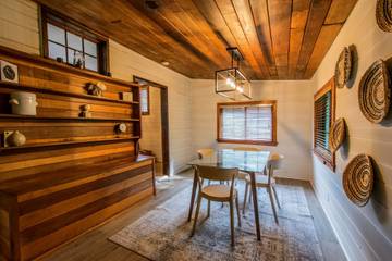 Vacation Home for 3 Guests in Blue Ridge Mountains, North Carolina, Picture 3