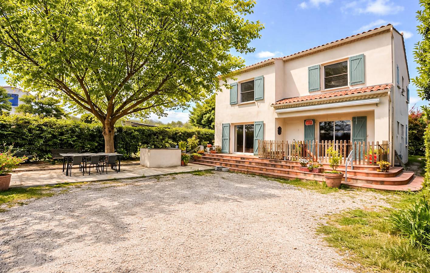 Gemütliche 200 m² große Wohnung mit Terrasse, WLAN und Parkplatz in der Nähe des Stadtzentrums von Arles in Arles, Mittelmeerküste (Frankreich)