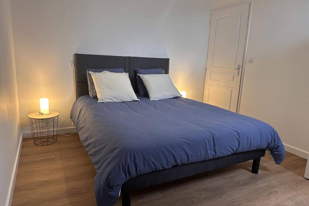 Séjour Nature et Charme, Animaux Bienvenus, Parking et Wifi Inclus in Saint-Bonnet-de-Four, Région de Montluçon
