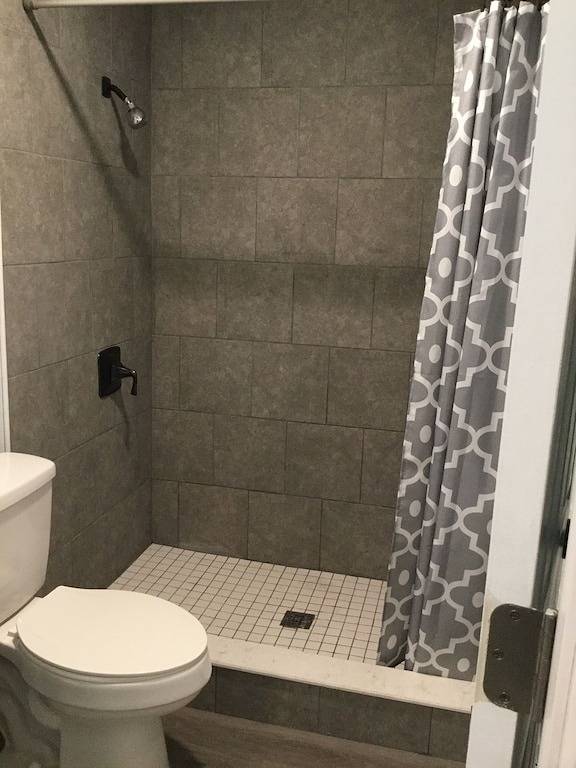 ❤️English Tudor Guest House fenced yard Bring Pet! Mini Donkey to pet❤️ May Sale! in Pasco County