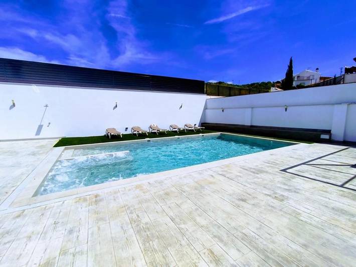 Casa rural para 8 personas, con terraza además de piscina y jacuzzi, Se admiten mascotas en Güevéjar