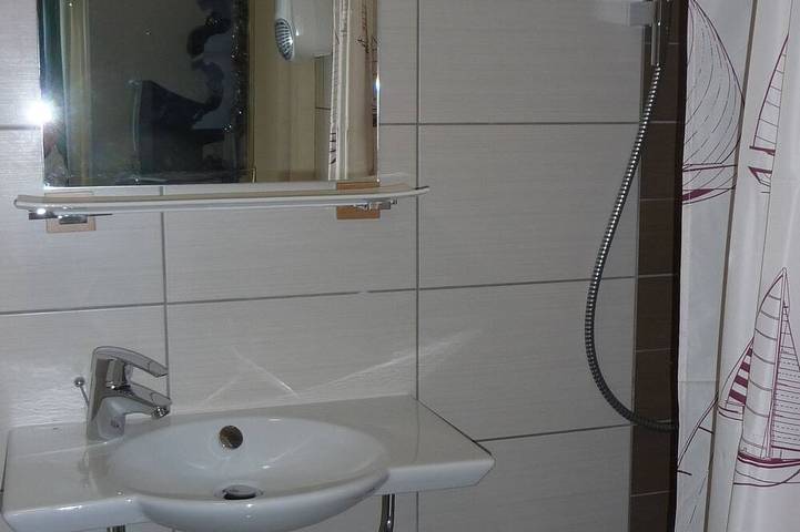 Location de vacances pour 4 personnes, avec terrasse et jardin dans Plage de Bréhec - 4