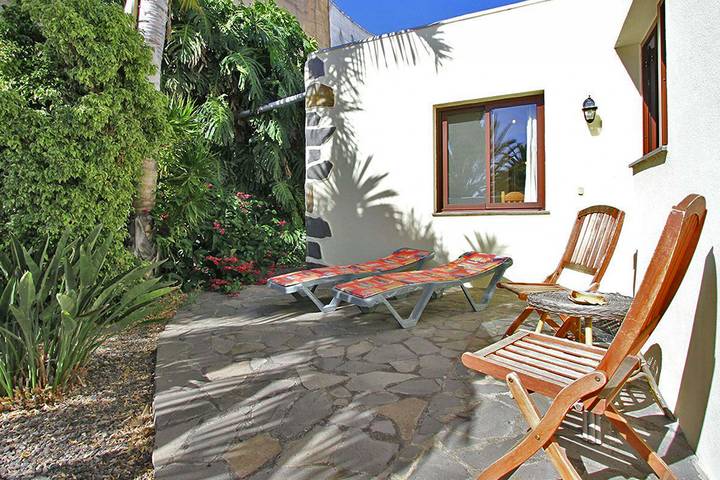 Bungalow para 6 personas, con jardín además de terraza y piscina en Los Llanos de Aridane - 4