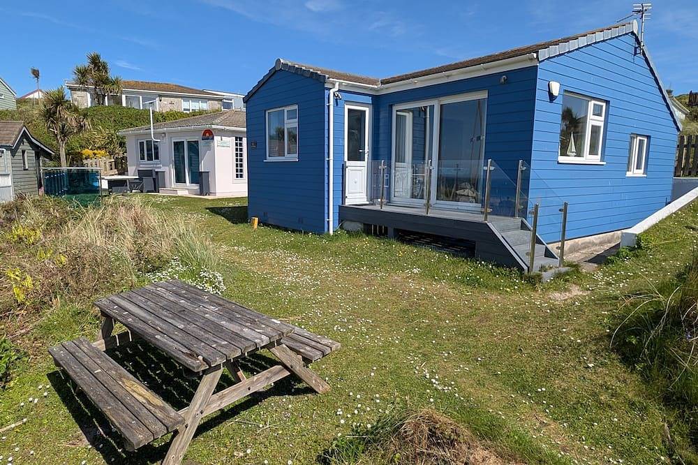 Entire apartment, B32 Swiss Chalet, Riviere Towans in Hayle, Cornwall