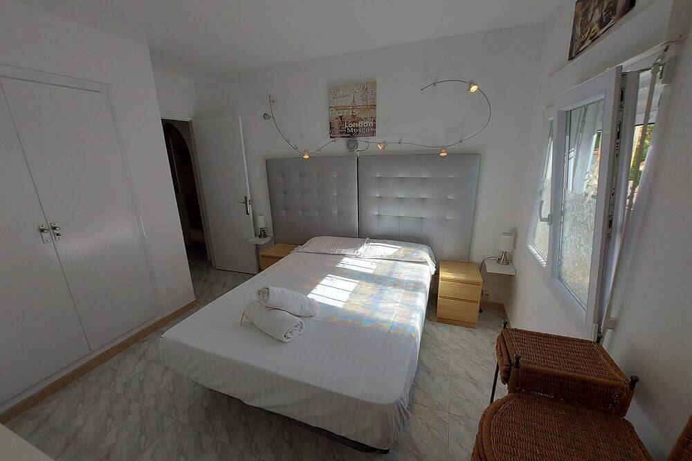 Magnificent Villa with private pool and garden Cap7P Free Wifi in l'Escala, Upper Empordà