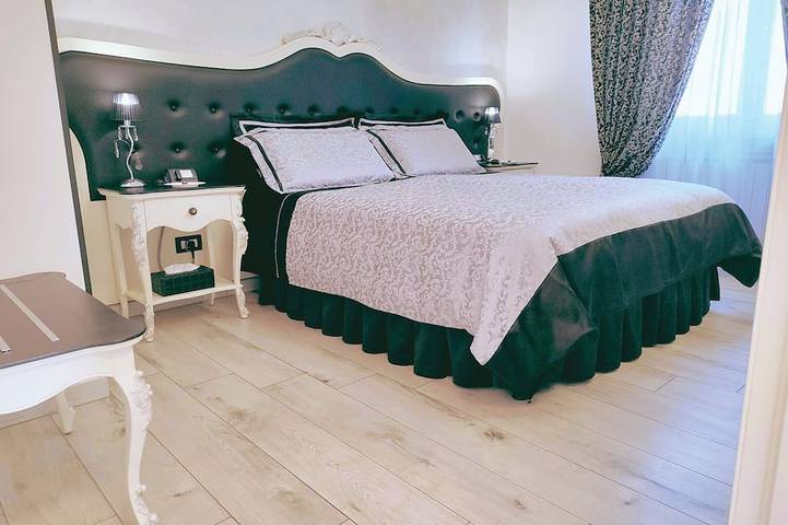 Entire apartment, \"Romeo and Juliet\" Apartment: Entire Apartment in the Historic Center of Villafranca, Vr in Villafranca di Verona, Verona Province