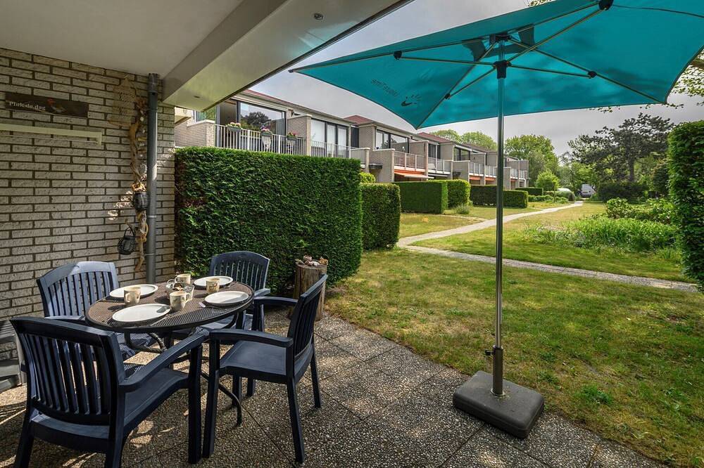 Ganze Wohnung, Gemütliches Apartment Torenhoeve 19 in ruhig gelegenem Hotelkomplex in Burgh-Haamstede, Zeeuwse Kust