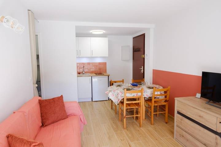 Gîte pour 4 personnes, avec jardin, adapté aux familles dans Plage de la Nartelle - 2