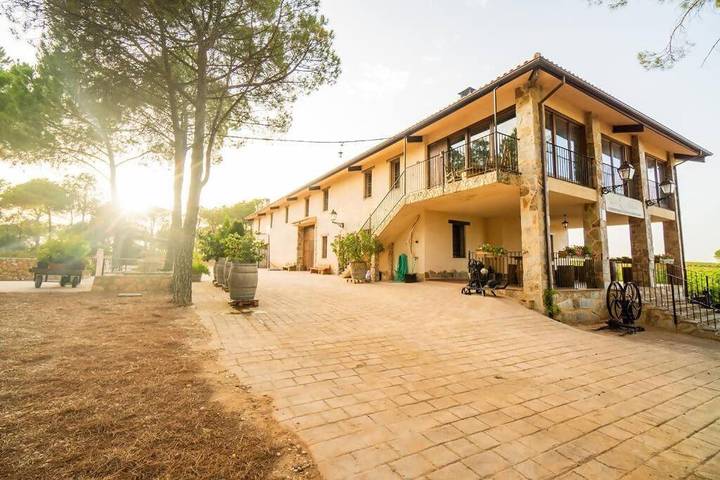 Casa rural para 25 personas, con balcón además de jardín y piscina, Se admiten mascotas en Provincia de Cuenca - 2