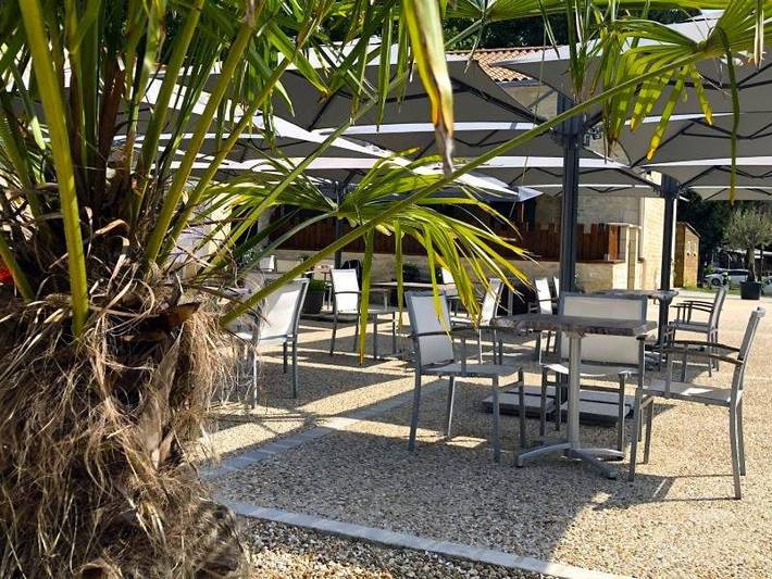 Location de vacances pour 6 personnes, avec terrasse ainsi que piscine et jardin, animaux acceptés à Saint-Mandé-sur-Brédoire - 4