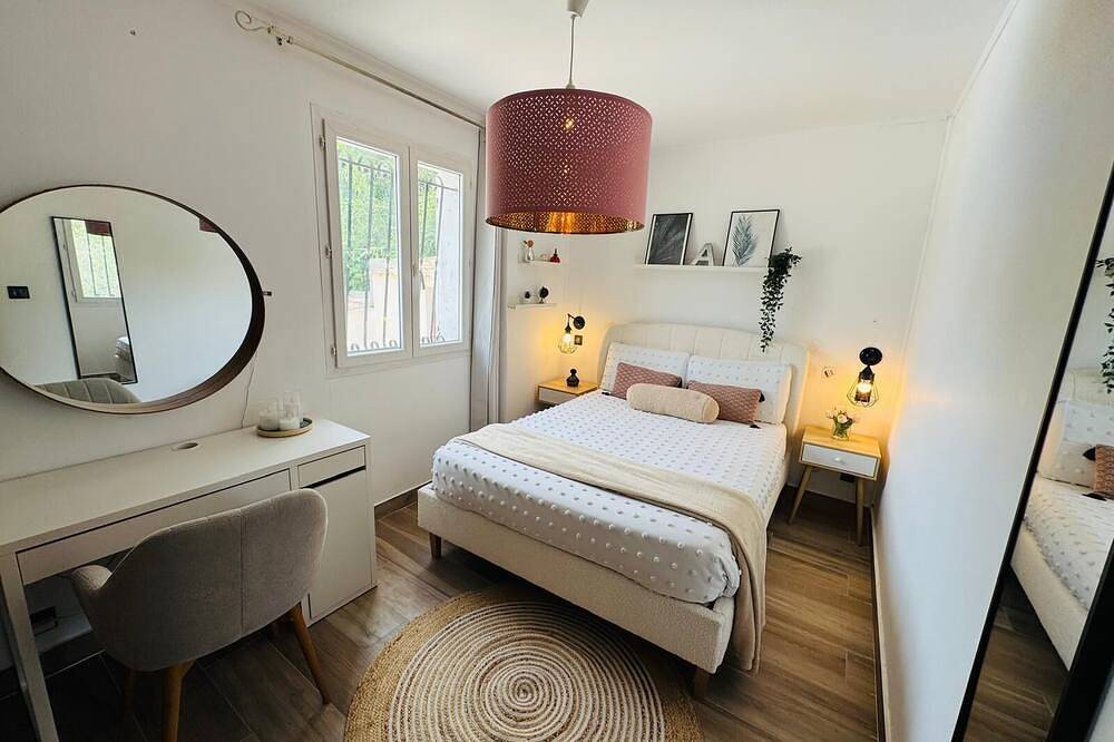Villa Moderne 4 Chambres Avec Piscine Spa Et Climatisation in Nîmes, Région de Nîmes