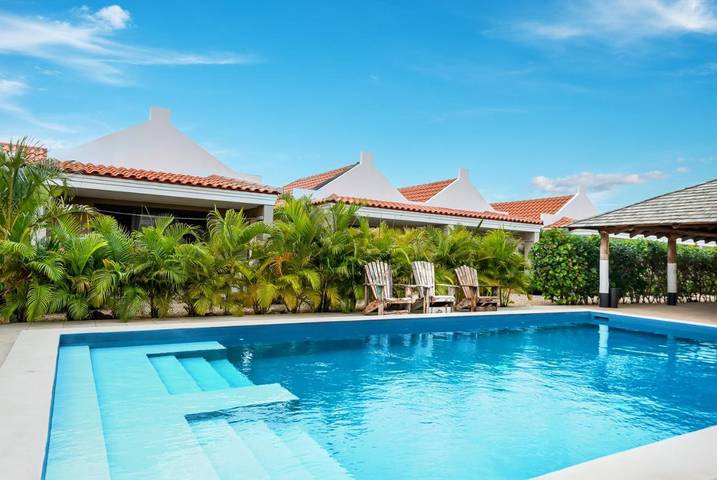 Bungalow voor 2 personen, with terras and uitzicht as well as zwembad and tuin op Bonaire