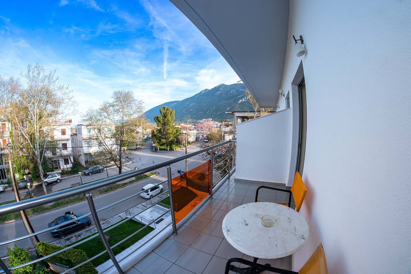 Ganze Ferienwohnung, Hotel Ena - Stylish Mountain View Suite with Pool in Fthiotida