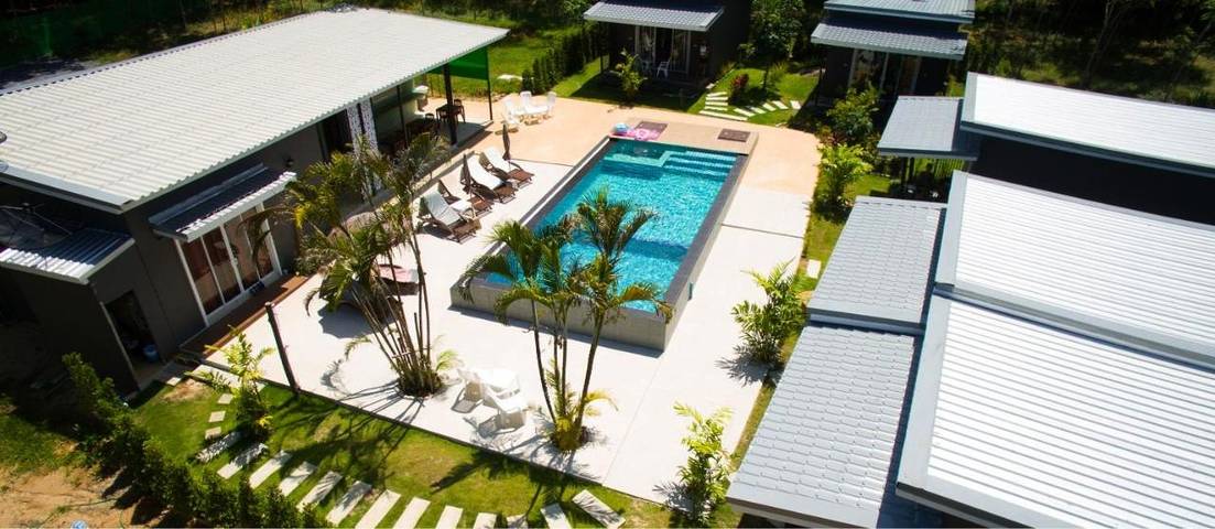 Resort för 3 Personer, med trädgård samt utsikt och pool i Khao Lak