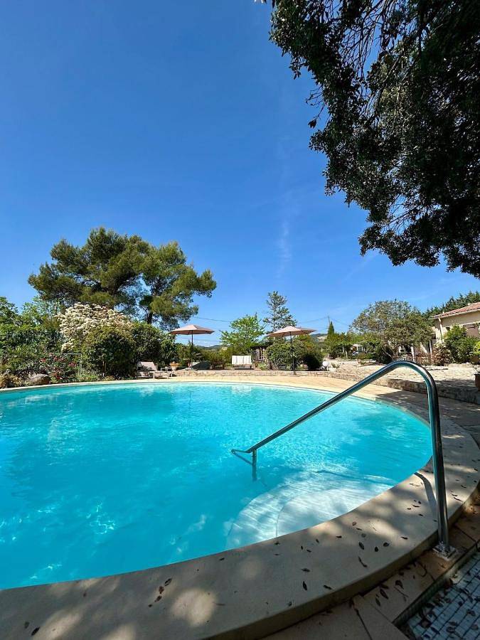 Ferienhaus für 12 Personen, mit Balkon und Whirlpool sowie Terrasse und Garten in Bagard