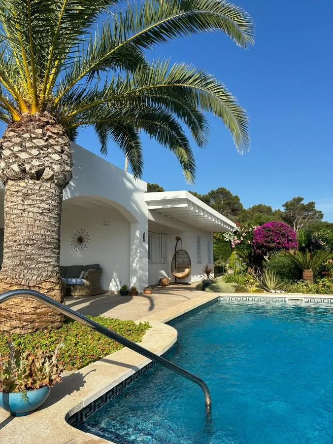 Villa für 4 Personen, mit Garten und Pool sowie Ausblick - 1