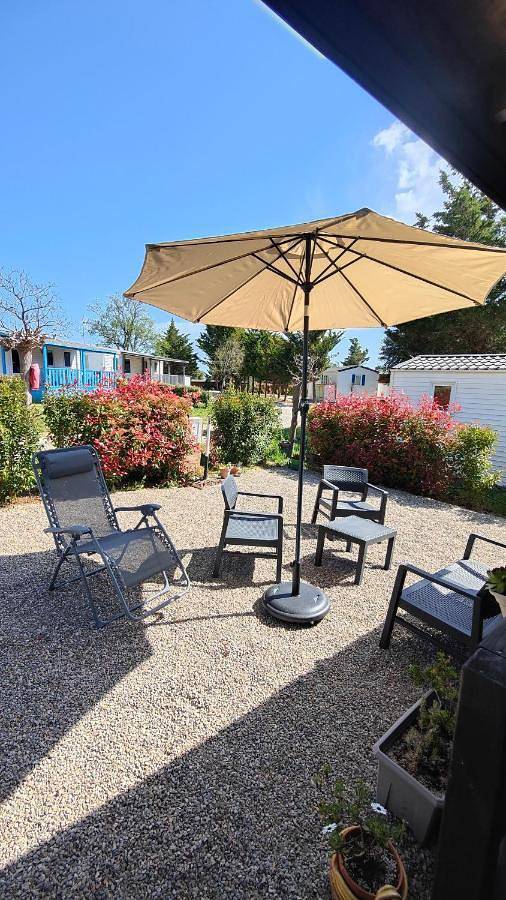 Location de vacances pour 4 personnes, avec vue et jardin ainsi que terrasse et piscine à Cesseras - 3