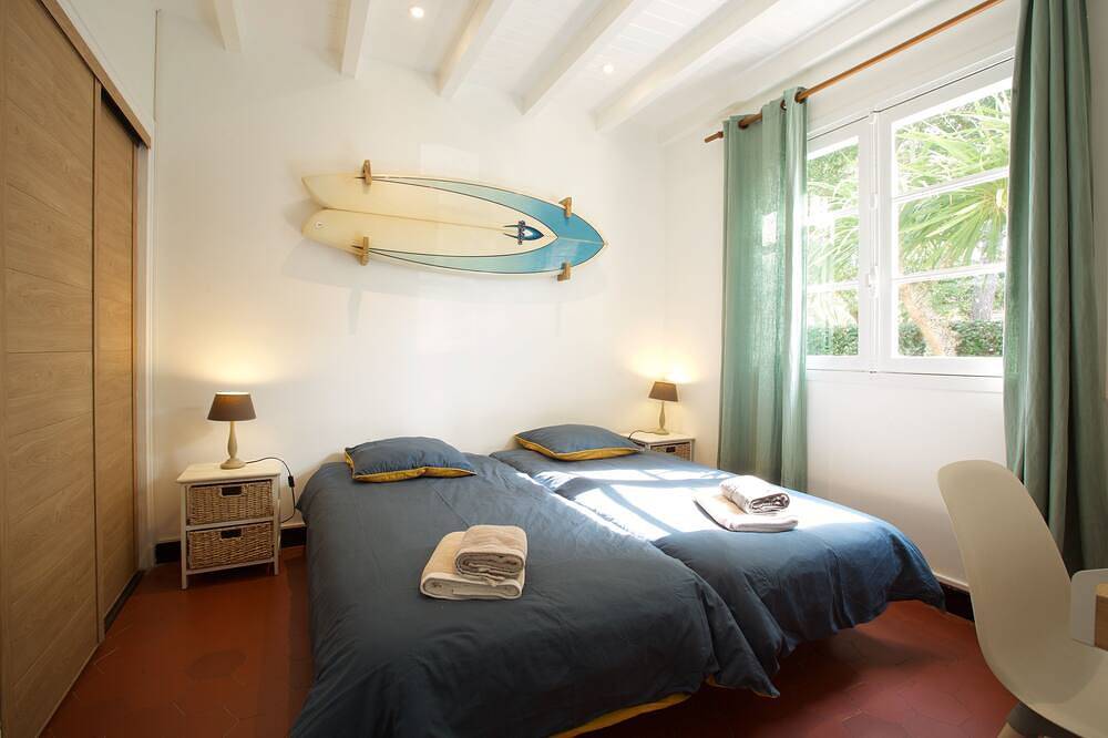 Beautiful, quiet villa, 5 minutes' walk from the ocean in Lake Hossegor, Hossegor