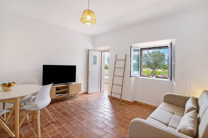 Appartement entier, Appartement de vacances 'Casa Do Livramento Adega' avec piscine partagée, Wi-Fi et climatisation in Luz de Tavira e Santo Estévão, Parque Natural da Ria Formosa