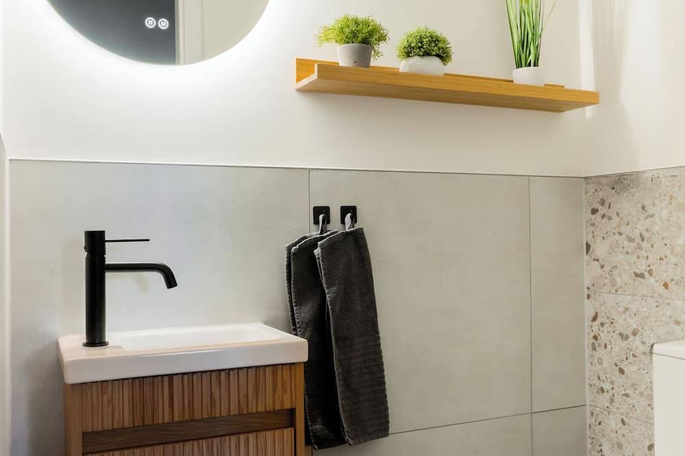 Skandinavisch--Pool--Golfplatz--Netflix in Winterberg, Hochsauerlandkreis