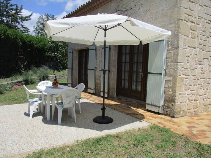 Gîte pour 4 personnes, avec jardin à Valros