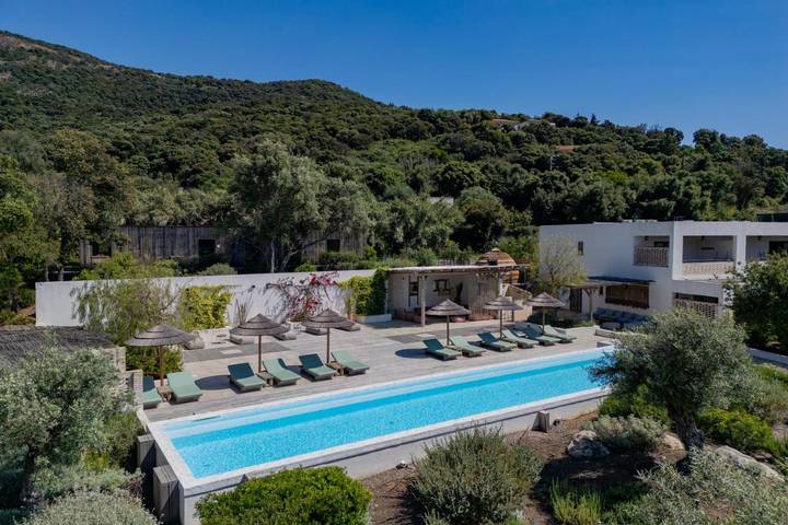 Hôtel pour 2 personnes, avec sauna et piscine ainsi que jardin et vue