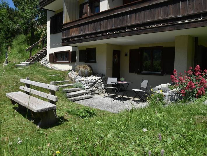 Ferienwohnung für 2 Personen, mit Balkon und Ausblick in Churwalden