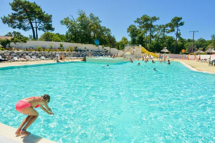 Camping für 6 Personen, mit Terrasse und Garten sowie Pool in Capbreton