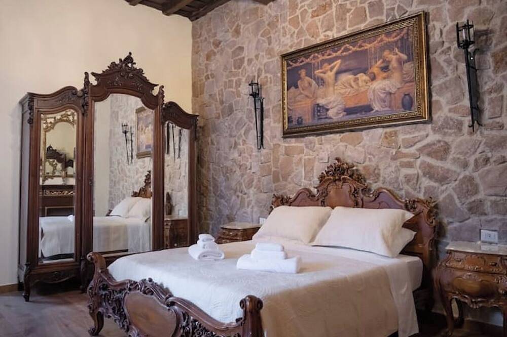 Entire apartment, \"Count Fernando\" Suite in Bracciano, Lake Bracciano