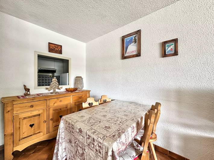 Gîte pour 4 personnes, avec balcon dans Office De Tourisme Des Carroz - 2