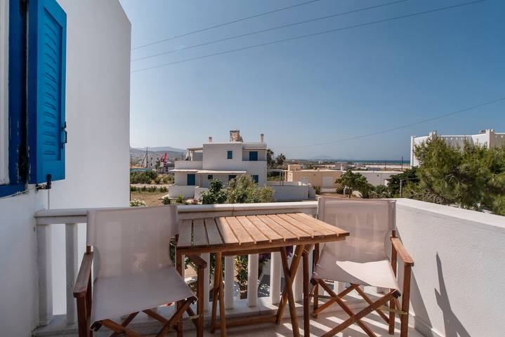 Vacation rental for 3 people, with yard and balcony, with pets in Naxos
