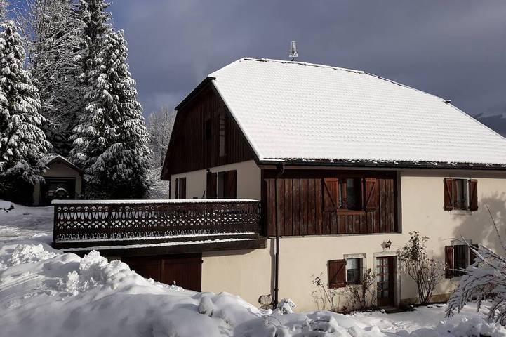 Gîte pour 6 personnes, avec terrasse à Saint-Jeoire