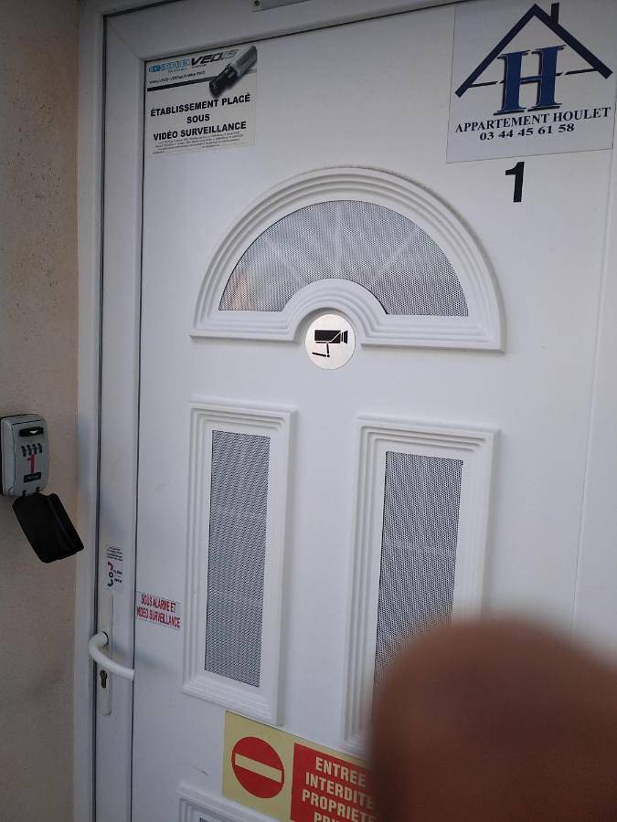Appartement entier, Aéroport paris beauvais Appartement Houlet 10 min à pied aéroport parkingbeauvais longue durée in Tillé (Oise), Oise