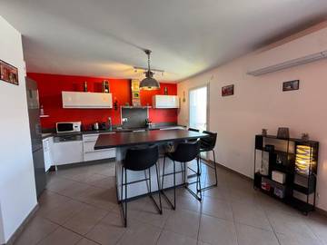 Gîte pour 6 personnes, avec terrasse à Chassieu