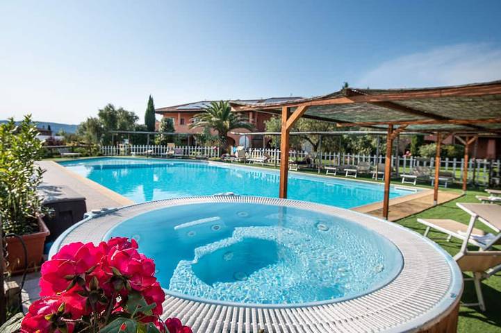 Casa vacanza per 5 persone, con idromassaggio e balcone nonché giardino e piscina - 1
