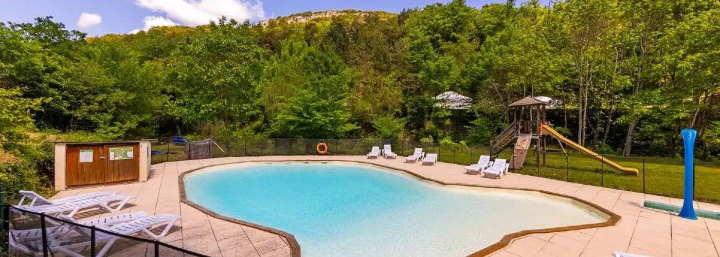 Zecamping 2 étoiles pataugeoire piscine chalet 6m2 2 pers in Fenouillet, Parc naturel régional Corbières-Fenouillèdes