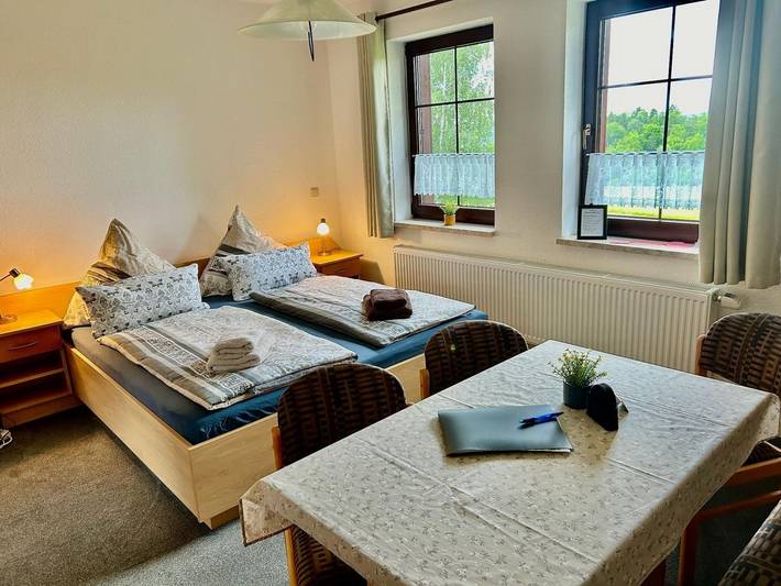 Ferienwohnung für 4 Personen, mit Terrasse und Ausblick sowie Sauna und Garten in Lengenfeld - 2