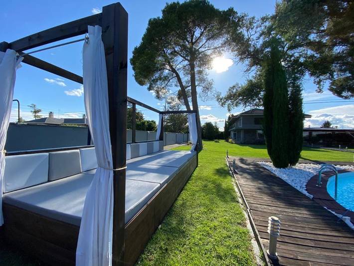 Chalet para 18 personas, con vistas además de jardín y piscina, Familias con niños en Provincia de Zaragoza - 2