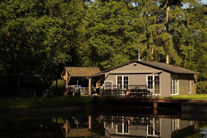 Chalet pour 4 personnes, avec jardin et vue ainsi que terrasse et vue sur le lac