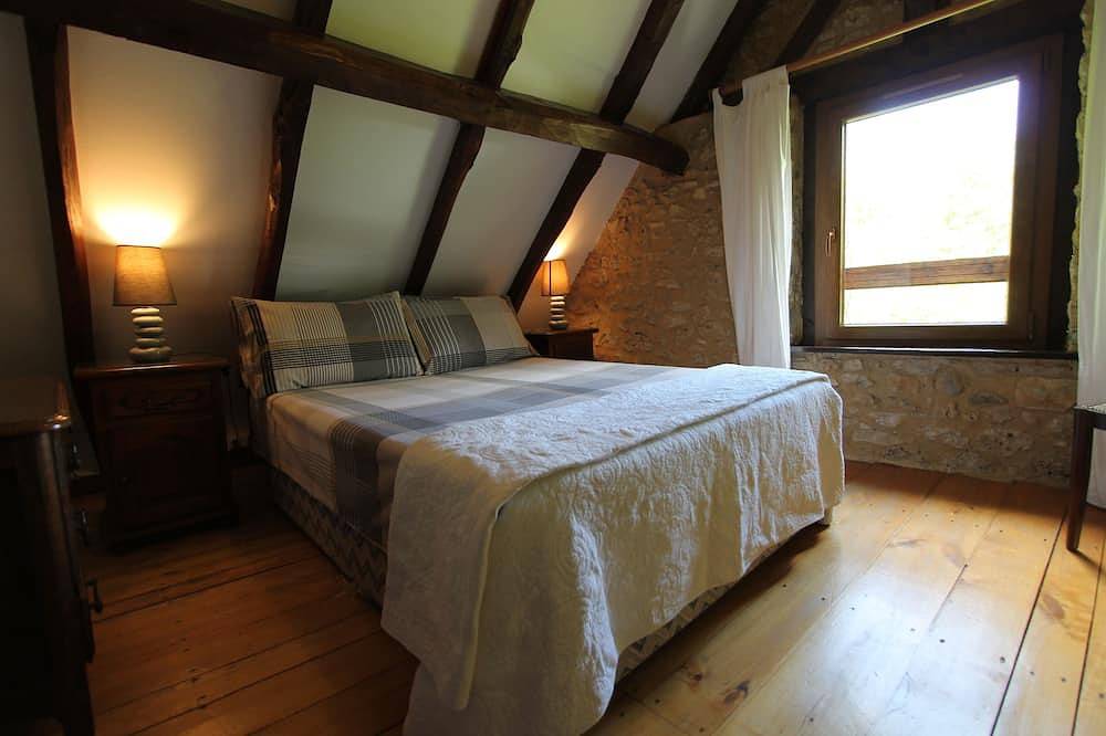 Charming Individual cottage\" La Petite Grange\" for maximum 4 people in Puybrun, Lot