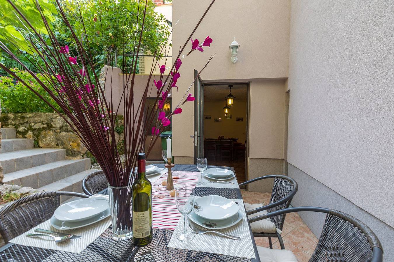 Nur 100 Meter zum Sandstrand mit mediterranem Garten in Crikvenica, Żupania primorsko-gorska