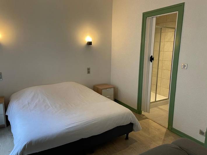 Hôtel pour 2 personnes, avec terrasse, animaux acceptés à La Chaise-Dieu - 3