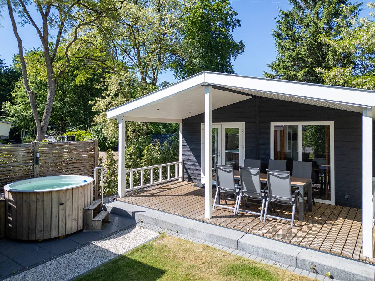 Vakantiepark De Thijmse Berg — Family Lodge met hottub | 6 personen in Rhenen, Provincie Utrecht