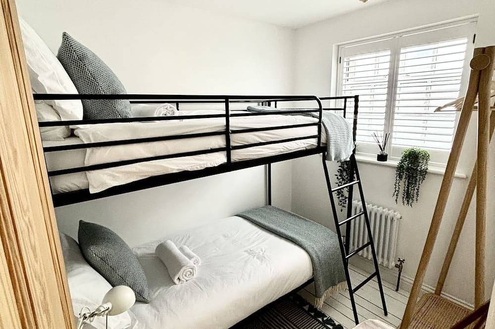 Stunning 3 bedroom & 2 bathroom cottage with patio in Brighton, Sussex