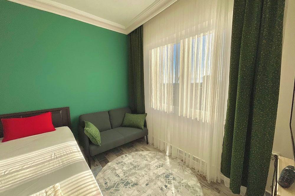 Entire apartment, Pine & Ocean Breeze Family Apartment - 3 Bedrooms with Ac, 5 Beds, Seaview in Antalya, Antalya Province
