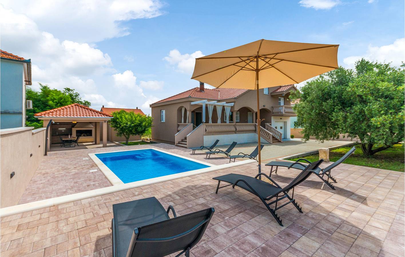 Holiday home for 6 people with terrace in Općina Sveti Filip i Jakov, Zadar