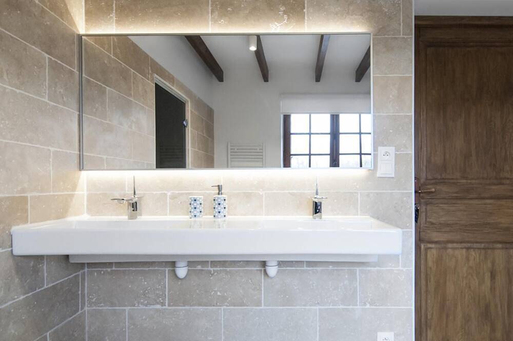 Double room-Deluxe-Ensuite-Garden view-Avec Hammam in Éguilly, Beaune region