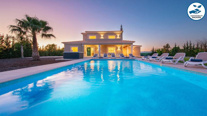 Villa para 12 pessoas, com varanda e jardim em Lagoa