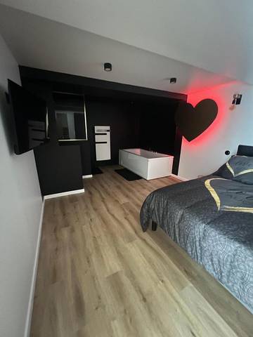 Gîte pour 2 personnes, avec jacuzzi dans Argentonnay