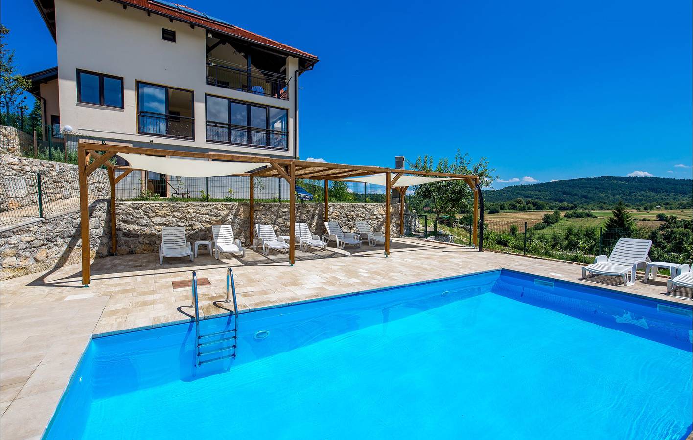 Ganze Ferienwohnung, Gemütliche Ferienwohnung mit Pool und Terrasse, 2 km vom Stadtzentrum von Rakovica entfernt in Karlovac und Umgebung
